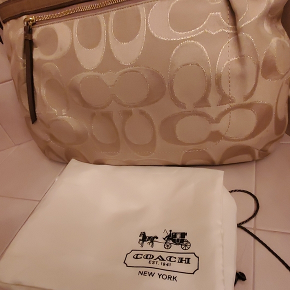 Coach Bag - Picture 2 of 8